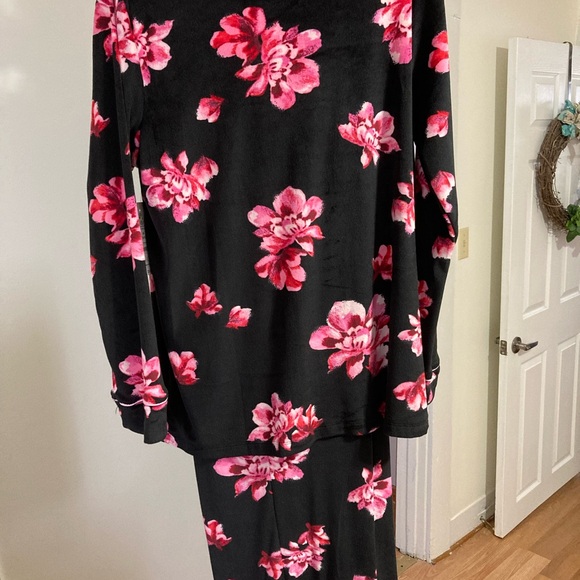 NWTS Ladies 2 Piece Pajamas - Picture 7 of 8